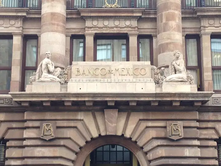 Fachada del edificio del Banco de México en el Centro Histórico