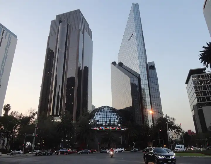 Edificio de la Bolsa Mexicana de Valores en Paseo de la Reforma